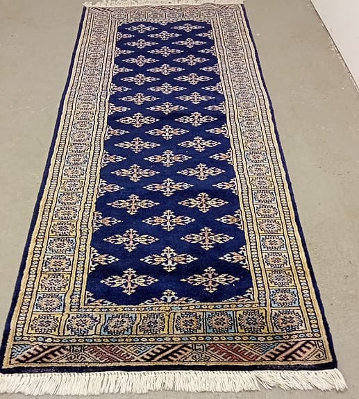 vacker mönster handknut bochara ullmatta