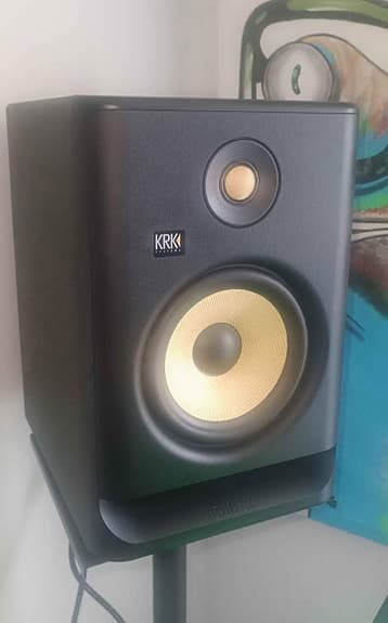 KRK Rokit 7 G4 monitorer, S10v2 sub, Yamaha 06 mixer consol. Millenium stativ.