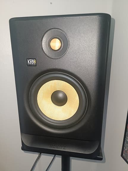 KRK Rokit 7 G4 monitorer, S10v2 sub, Yamaha 06 mixer consol. Millenium stativ.
