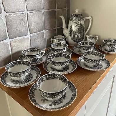 Rosslau ”Alt England” - servis i 19 delar för kaffe eller glögg