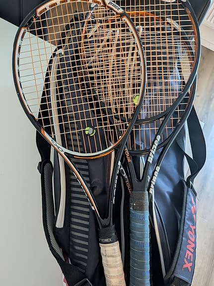 Yonex tennisset med racketar och racketväska