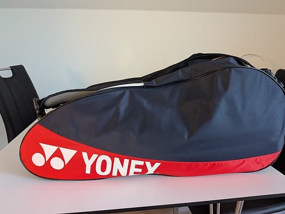 Yonex tennisset med racketar och racketväska