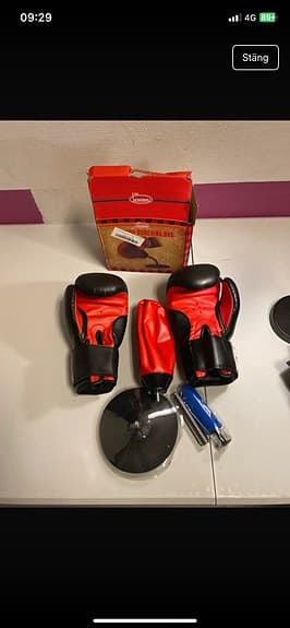 Boxningsset med säck och handskar röd svart