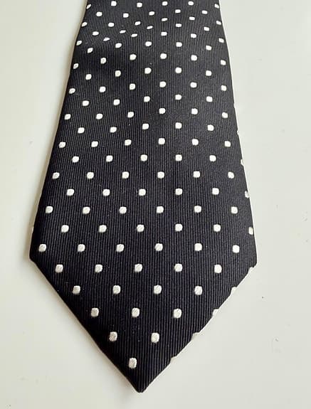 Svart slips silvriga prickar