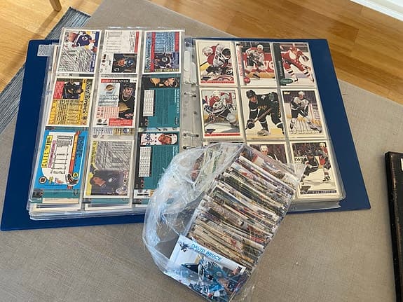 Ishockeykort samling i pärm och lösa kort