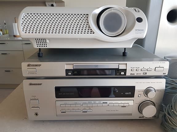 Pioneer hemmabiosystem med förstärkare, dvd-spelare och fjärrkontroller silver