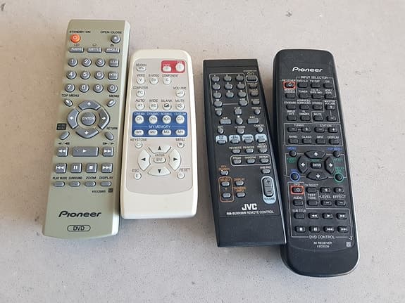 Pioneer hemmabiosystem med förstärkare, dvd-spelare och fjärrkontroller silver