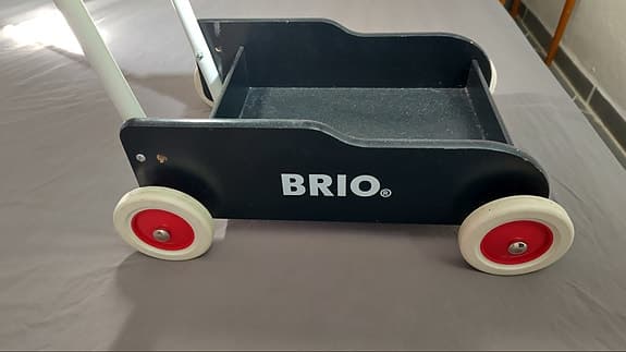 BRIO gåvagn svart