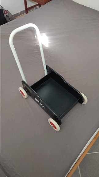 BRIO gåvagn svart
