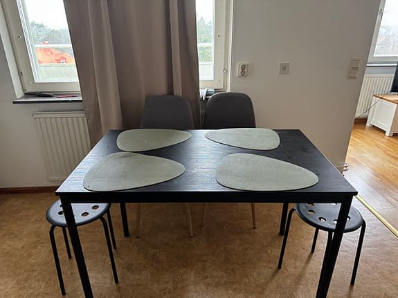 Svart Matbord SANDSBERG från IKEA