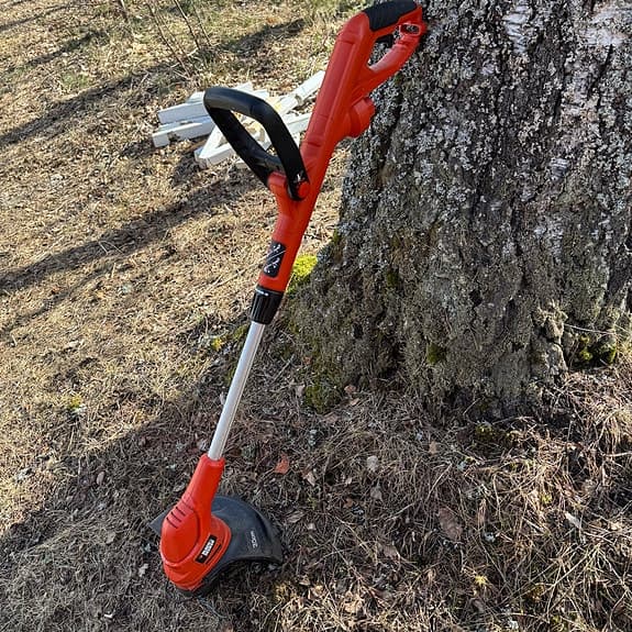 Grästrimmer eldriven orange Black&Decker