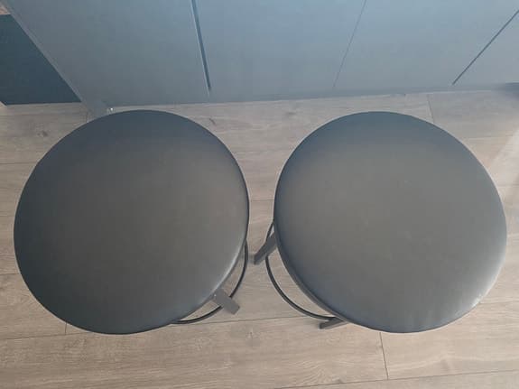 4 st Snurrbara Barstolar med fotstöd