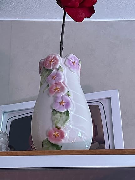 Majolika! Vintage Vas porslin vit med rosa blommor
