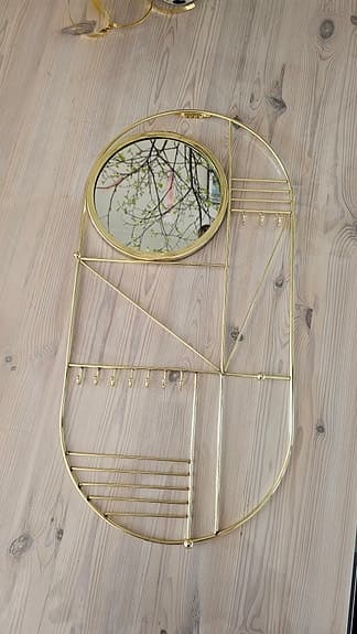 Spegel med hängförvaring (smyckes krokar)