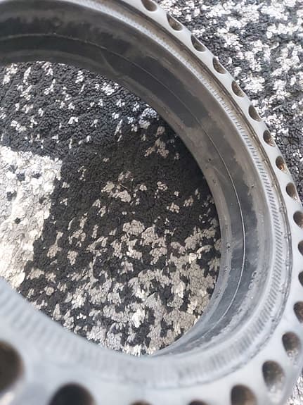 Massivt däck till elsparkcykel svart gummi