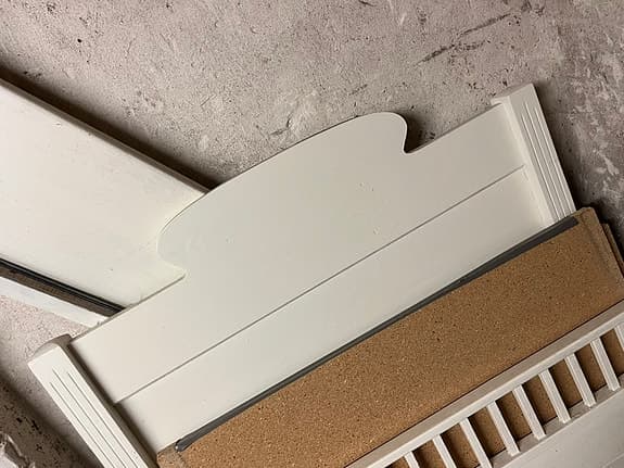 Vit ”flick” säng 85 x 200