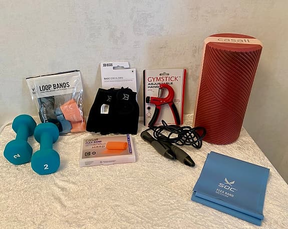 Träningsutrustning set hantlar träningsband foam roller hopprep