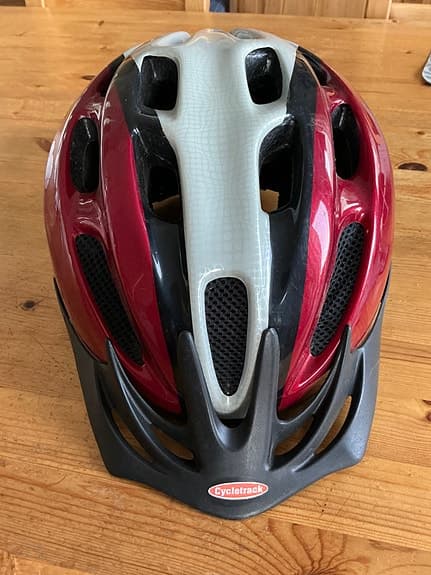 Cycletrack, Cykelhjälm,