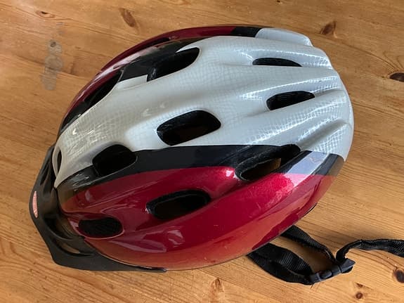 Cycletrack, Cykelhjälm,