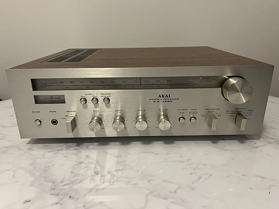 AKAI Stereo Receiver AA-1020