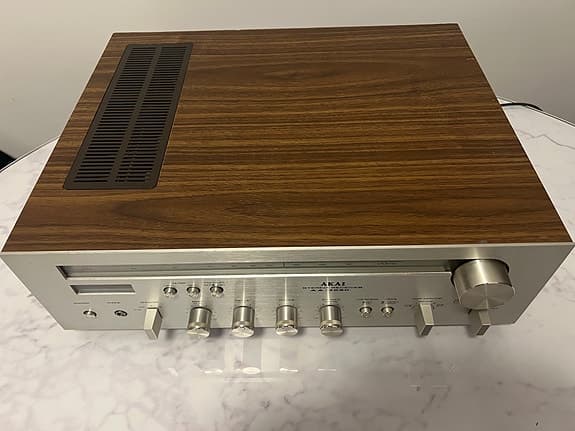 AKAI Stereo Receiver AA-1020