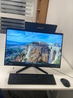 Acer premium all‑in‑one  generation 12. Ca 2 år gammal knappt använd. 24 tum