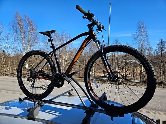 Thule FreeRide – Smidig och prisvärd cykelhållare för takräcke
