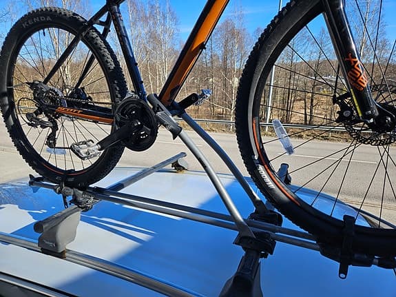 Thule FreeRide – Smidig och prisvärd cykelhållare för takräcke