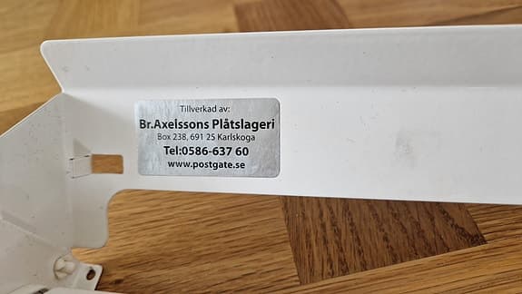 Postgate vit säkerhetsbrevlåda