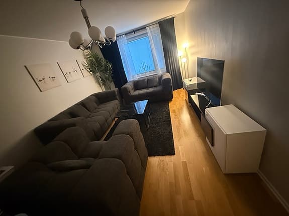 Soffgrupp 3-2-1 + soffbord,  och tavlor – mycket fint skick!