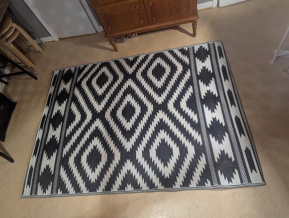 Matta plast utomhus 140x205 cm svartvit