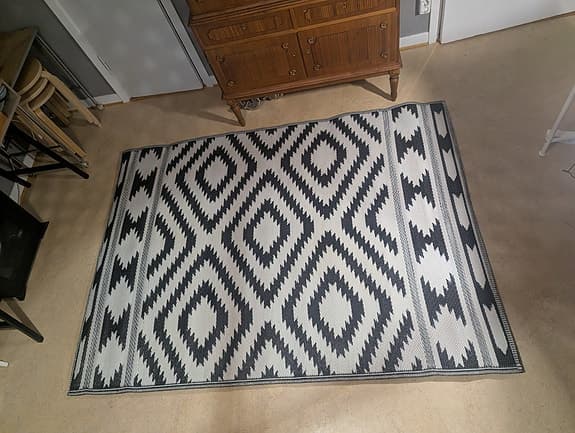 Matta plast utomhus 140x205 cm svartvit