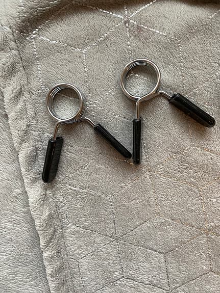 Skivstångset med tillhörande vikter från ”pure”.