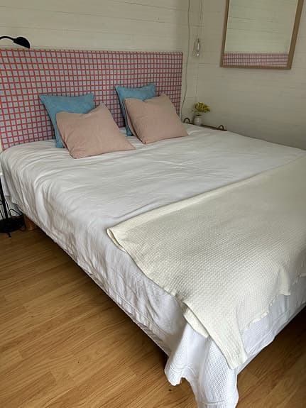 IKEA säng med madrass grå