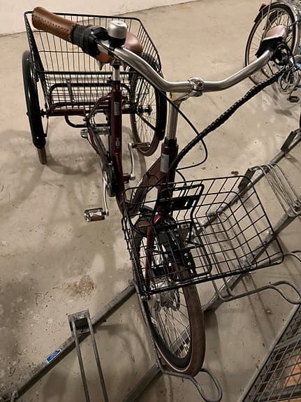 Elcykel trehjuling med korg fram och bak röd, 540Kwh