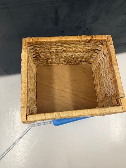 2 flätade förvaringskorgar