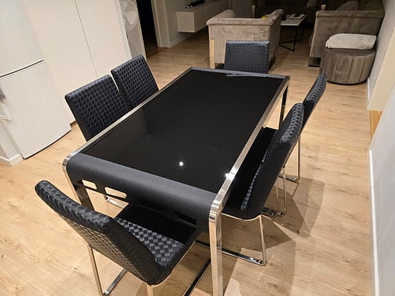 Matgrupp – glasbord + 6 stolar