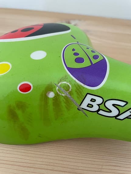 Barncykelsadel färgglad sadel till barncykel från BSA