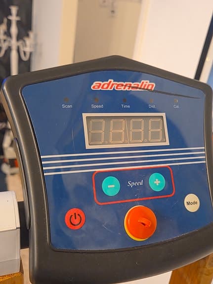 Adrenalin löpband med digital display