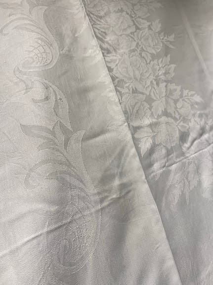 Duk vit nr 708  ca 190x128 cm