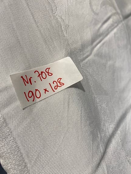 Duk vit nr 708  ca 190x128 cm