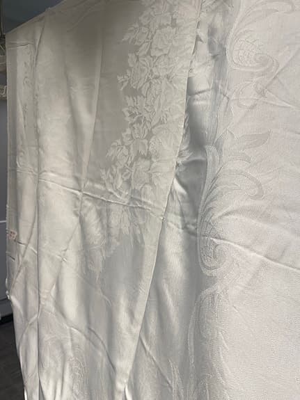 Duk vit nr 708  ca 190x128 cm