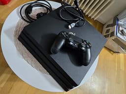 Sony PS 4 Pro 1TB med kablar och handkontroll, serverad och i topp skick!!