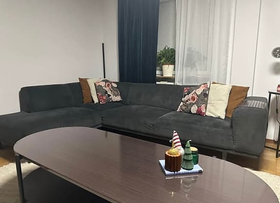 Hörnsoffa mörkgrå + Bord&stolsr + 2 soffor
