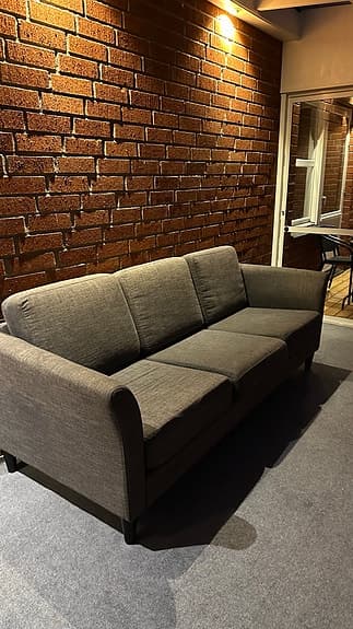 Hörnsoffa mörkgrå + Bord&stolsr + 2 soffor