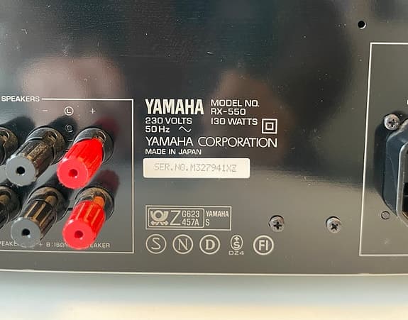 Yamaha RX-550 förstärkare och Yamaha CDX-560 cd-spelare svart