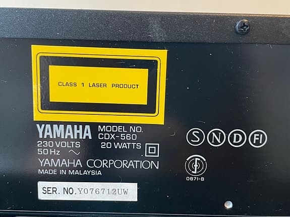Yamaha RX-550 förstärkare och Yamaha CDX-560 cd-spelare svart