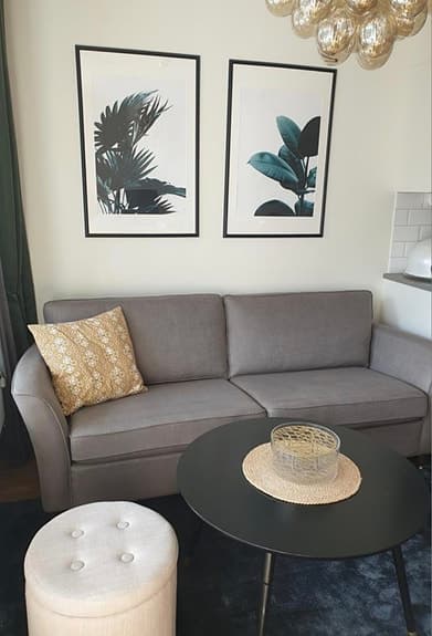 Två inramade posters med blågröna palmer, tavlor