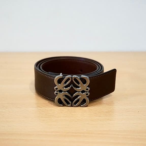 LOEWE Anagram bälte i läder – ikonisk design, mycket fint skick