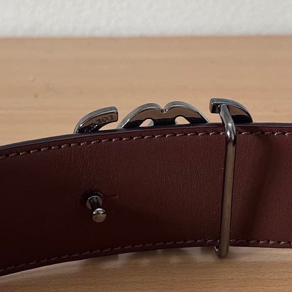 LOEWE Anagram bälte i läder – ikonisk design, mycket fint skick